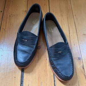 G.H. Bass Weejuns Classic Black Slip-On Loafers. Only worn a few times.
